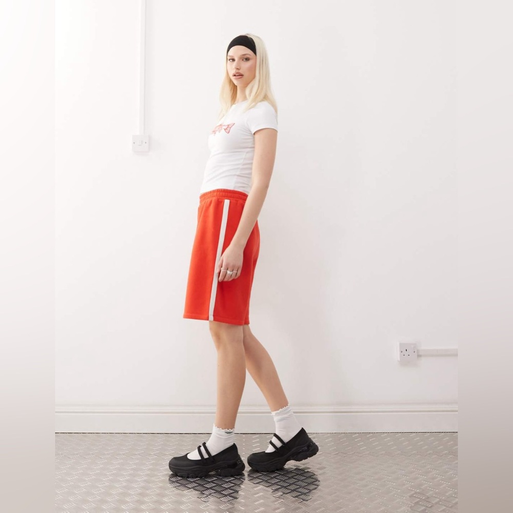 COLLUSION longline baggy shorts in red